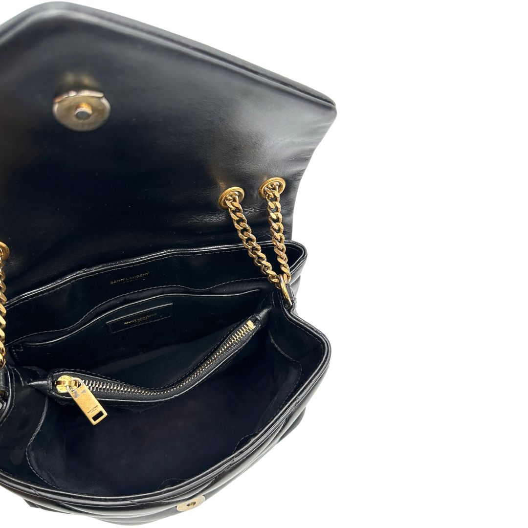 Borsa Saint Laurent in pelle di agnello morbida con impunture trapuntate chevron, nera con hardware dorato, può essere portata a spalla o a tracolla, di lusso, originale, ottime condizioni