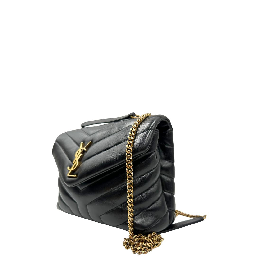 lato Borsa Saint Laurent in pelle di agnello morbida con impunture trapuntate chevron, nera con hardware dorato, può essere portata a spalla o a tracolla, di lusso, originale, ottime condizioni 