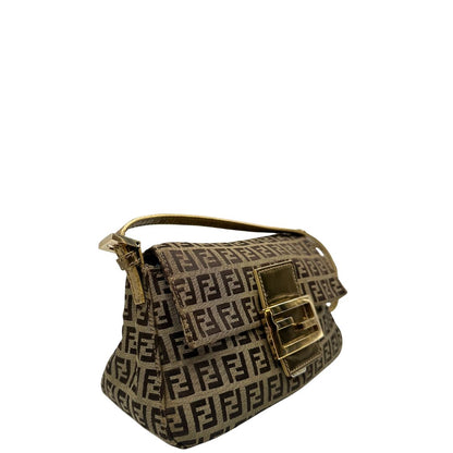 Laterale sinistro di una borsa a spalla Fendi in tessuto beige e marrone trama Zucchino, con finiture in pelle dorate, usata, originale, second hand, in ottime condizioni.