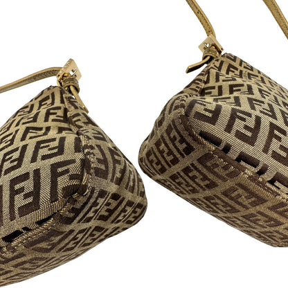 Angoli di una borsa a spalla Fendi in tessuto beige e marrone trama Zucchino, con finiture in pelle dorate, usata, originale, second hand, in ottime condizioni.