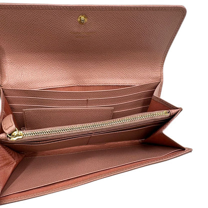 Interno di un portafoglio Ferragamo in pelle rosa, dotata di un porta tessera estraibile. Iconico fiocco del brand sul front, usato, originale, second hand, in buone condizioni.