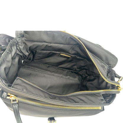 interno Borsa Prada realizzata in Re-Nylon con una silhouette multitasche dalle linee morbide, di lusso, originale, eccellenti condizioni, usata