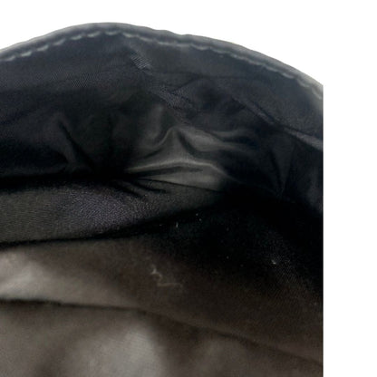 interno Borsa Prada realizzata in Re-Nylon con una silhouette multitasche dalle linee morbide, di lusso, originale, eccellenti condizioni, usata