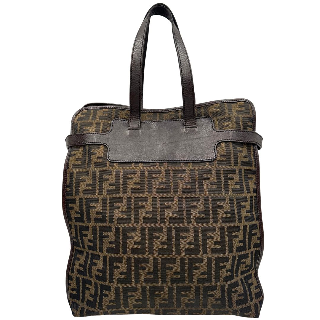 front Borsa Fendi in tessuto trama Zucca con finiture in pelle marrone; munita di doppi manici, di lusso, originale, ottime condizioni, usata 