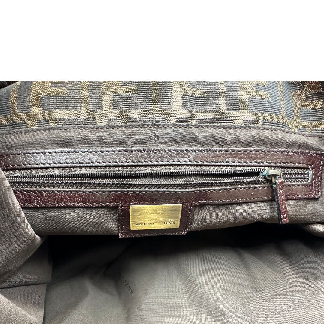 interno Borsa Fendi in tessuto trama Zucca con finiture in pelle marrone; munita di doppi manici, di lusso, originale, ottime condizioni, usata 