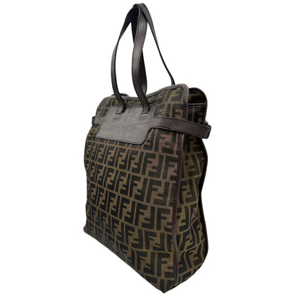 lato Borsa Fendi in tessuto trama Zucca con finiture in pelle marrone; munita di doppi manici, di lusso, originale, ottime condizioni, usata 