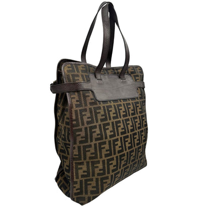 lato Borsa Fendi in tessuto trama Zucca con finiture in pelle marrone; munita di doppi manici, di lusso, originale, ottime condizioni, usata 