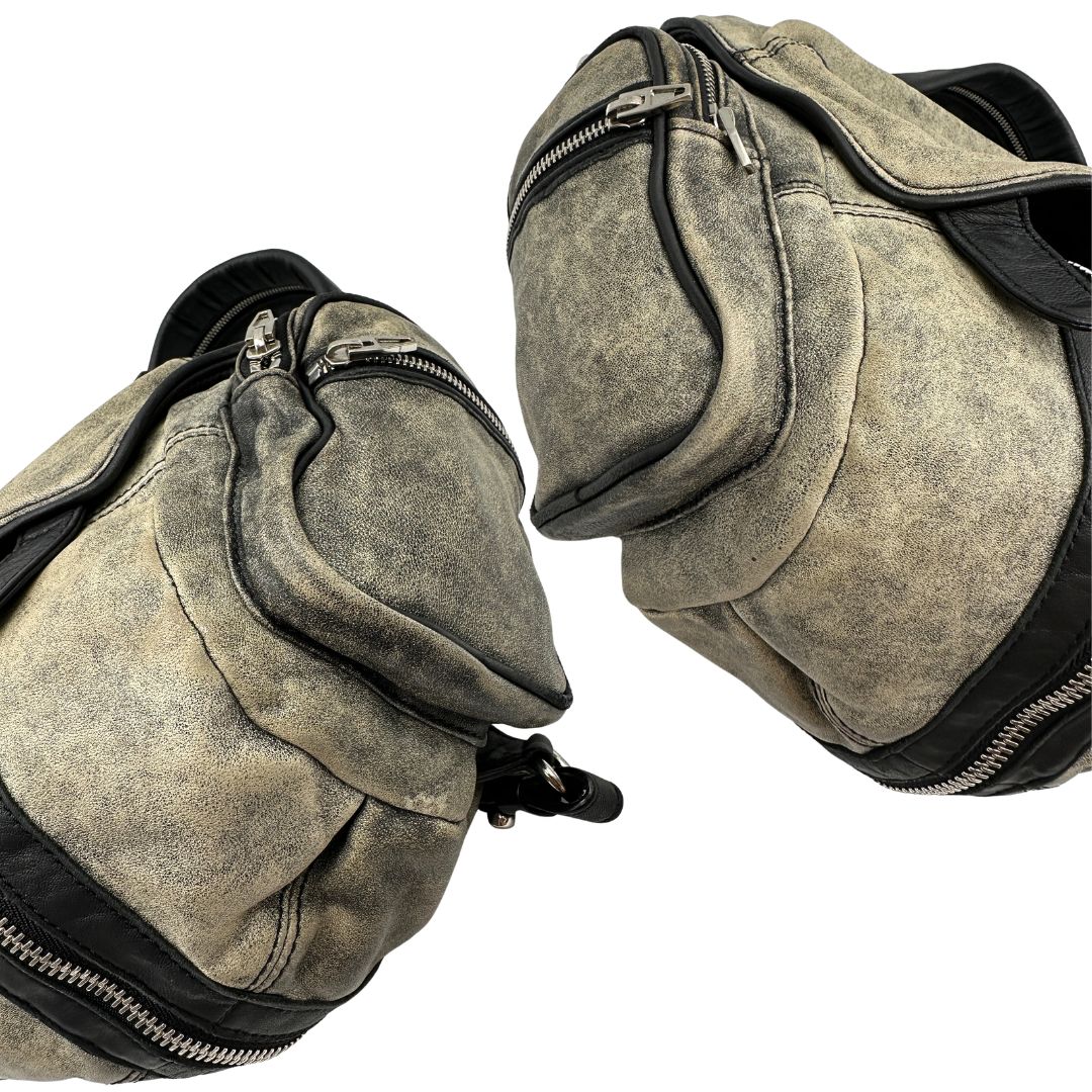 Angoli Zaino Marti in pelle verde oliva effetto washed e finiture nere con hardware argentato. Originale, di lusso, usato, in condizioni ottime. 