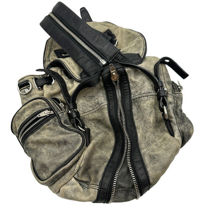 Retro Zaino Marti in pelle verde oliva effetto washed e finiture nere con hardware argentato. Originale, di lusso, usato, in condizioni ottime. 