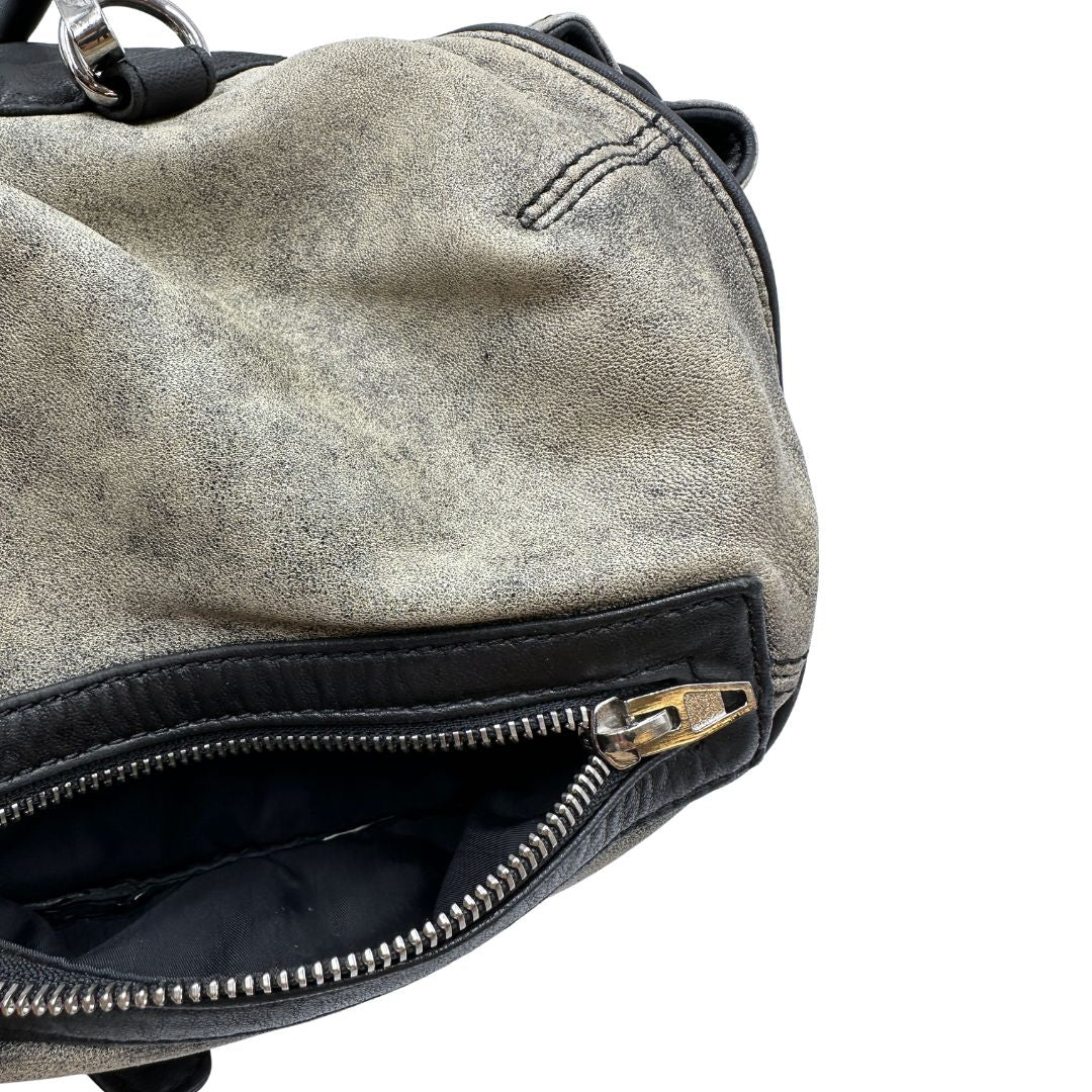 Tasca Zaino Marti in pelle verde oliva effetto washed e finiture nere con hardware argentato. Originale, di lusso, usato, in condizioni ottime. 