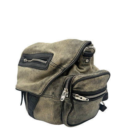 Laterale Zaino Marti in pelle verde oliva effetto washed e finiture nere con hardware argentato. Originale, di lusso, usato, in condizioni ottime. 