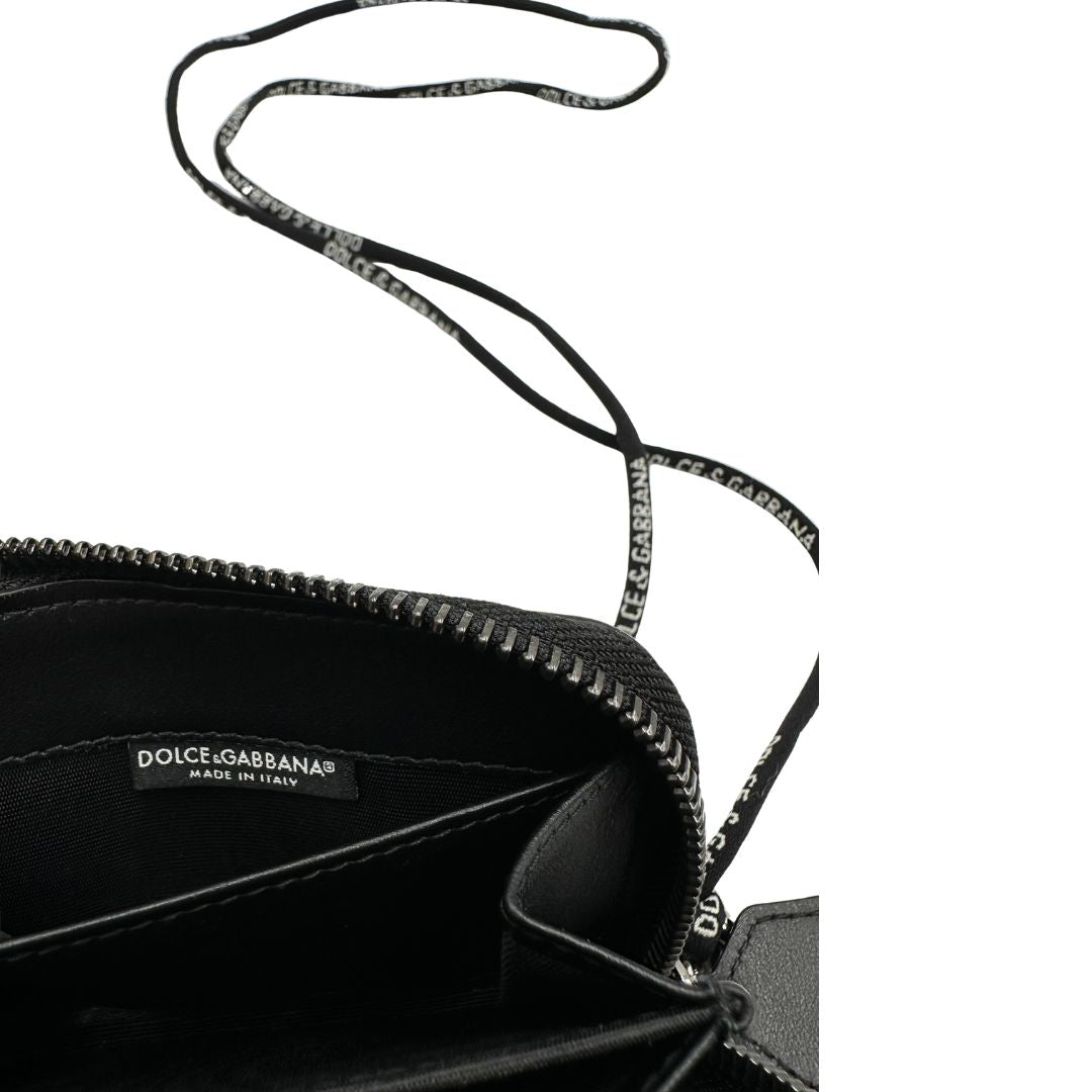  Portafoglio D&G in pelle nera con logo sul front, munito di una tracollina, di lusso, usato