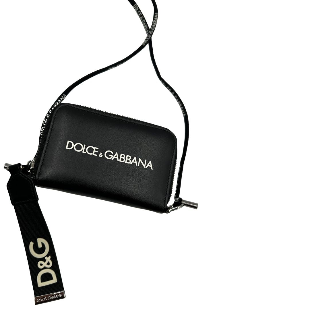  Portafoglio D&G in pelle nera con logo sul front, munito di una tracollina, di lusso, usato