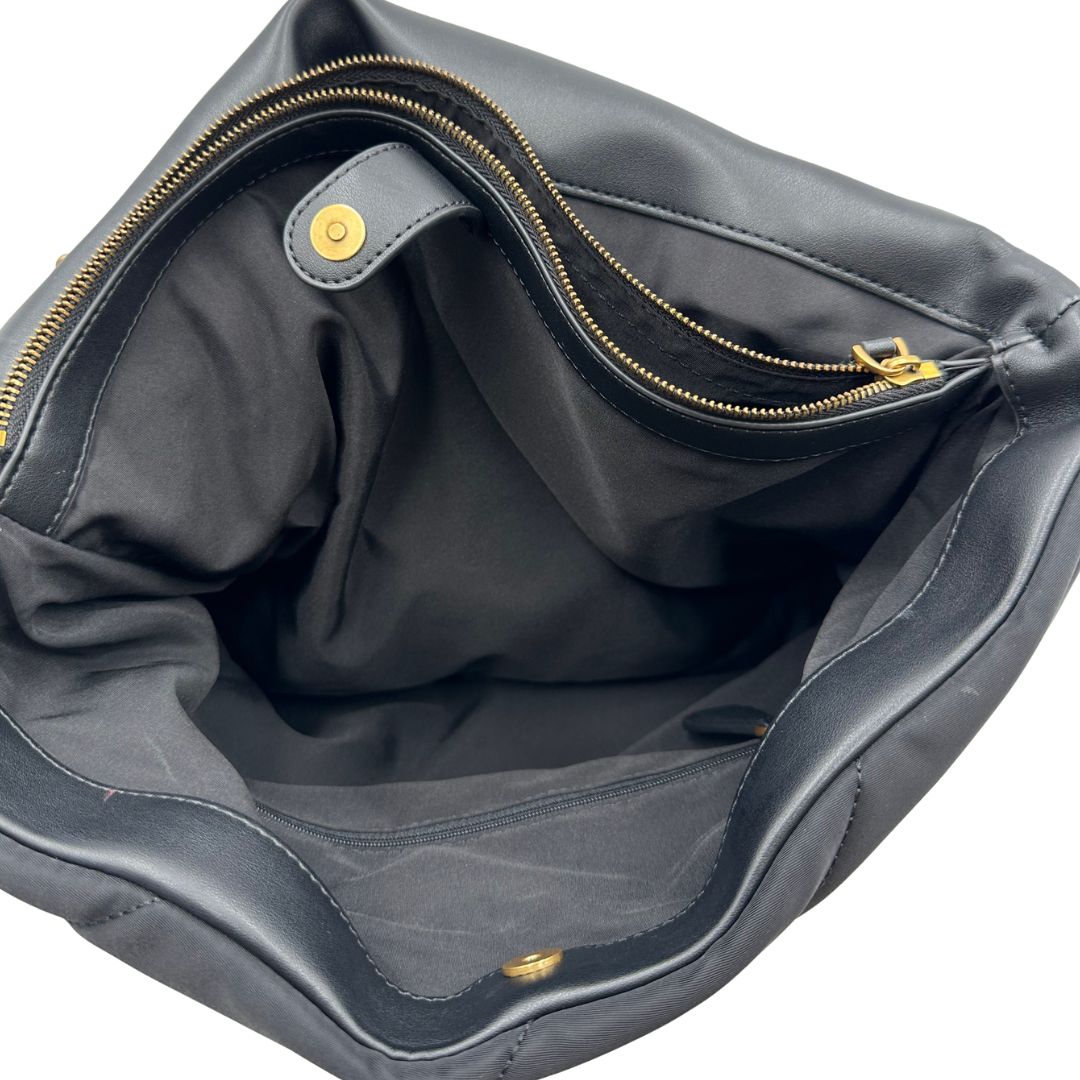 interno Borsa Pinko nella versione extra in morbido nylon nero trapuntata e hardware dorato, di lusso, originale, ottime condizioni, usata