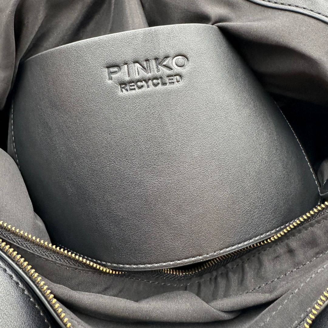 interno Borsa Pinko nella versione extra in morbido nylon nero trapuntata e hardware dorato, di lusso, originale, ottime condizioni, usata