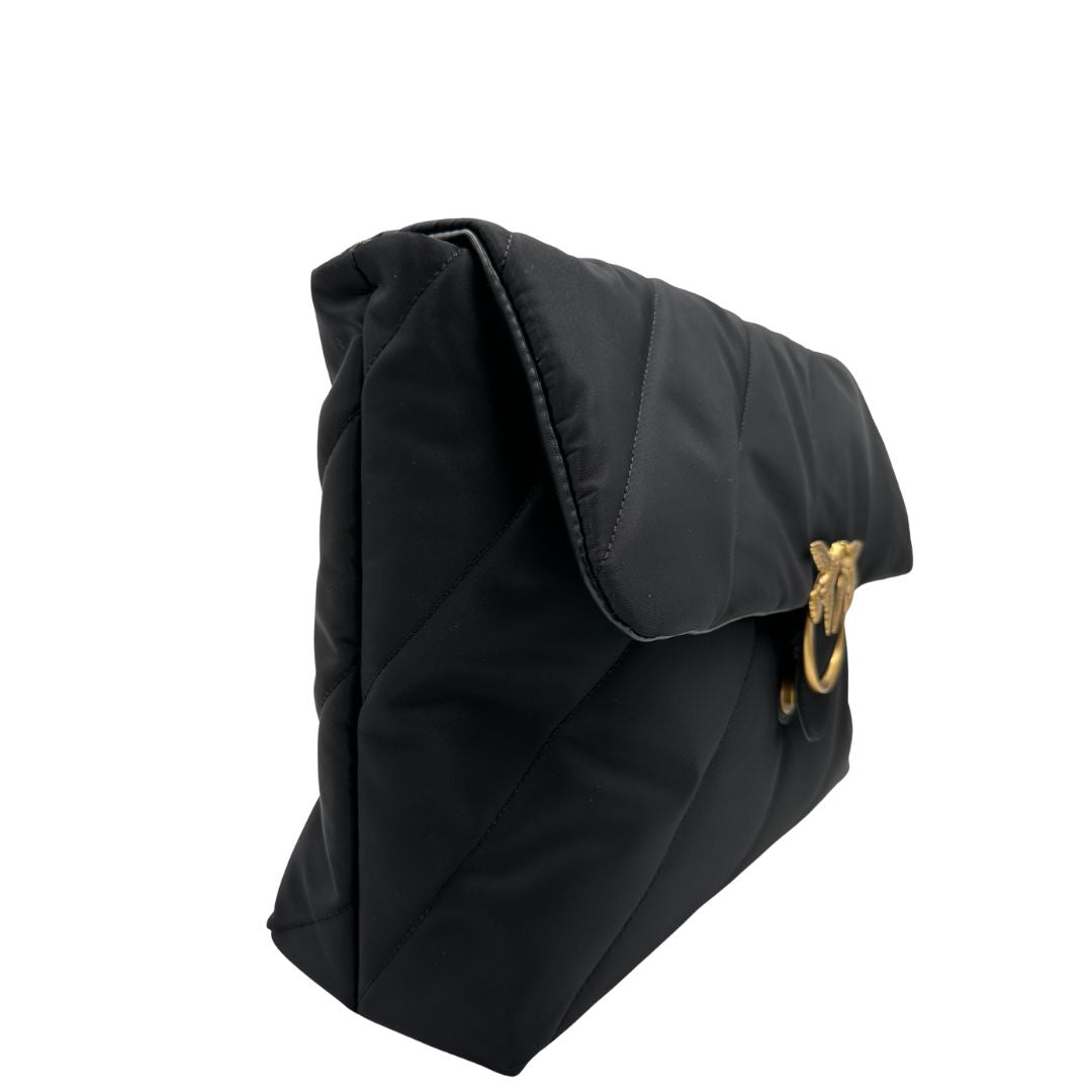 lato Borsa Pinko nella versione extra in morbido nylon nero trapuntata e hardware dorato, di lusso, originale, ottime condizioni, usata 