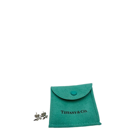 Orecchini Tiffany&amp;Co. in argento 925;disegnati da Paloma Picasso, caratterizzati da una forma scultorea che ricorda una foglia d'ulivo.