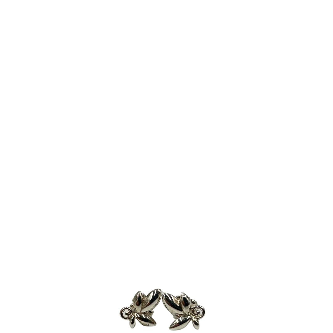 Orecchini Tiffany&amp;Co. in argento 925;disegnati da Paloma Picasso, caratterizzati da una forma scultorea che ricorda una foglia d'ulivo.