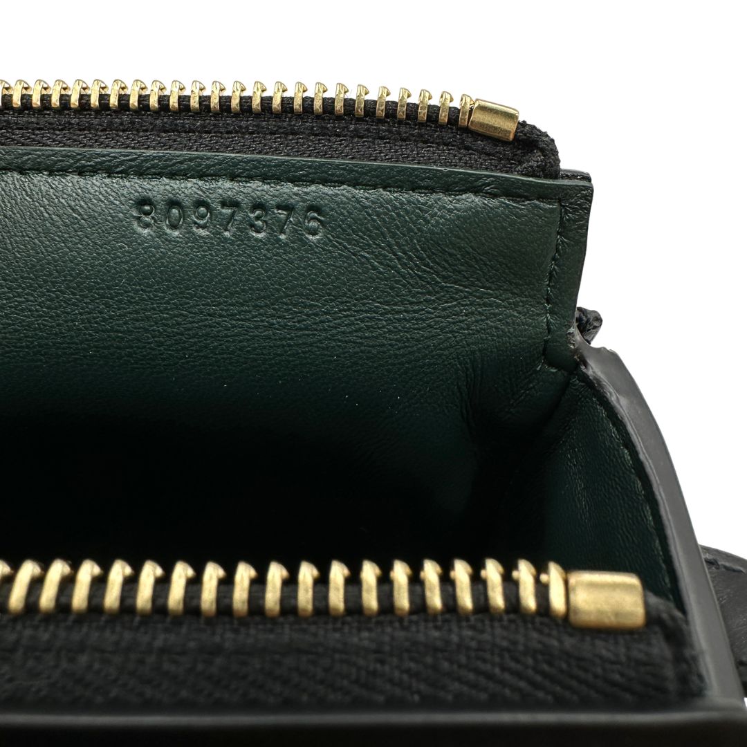 Codice seriale borsa Burberry Snip in pelle liscia nera con tracolla regolabile e hardware dorato. Originale, di lusso, usata, in condizioni eccellenti. 