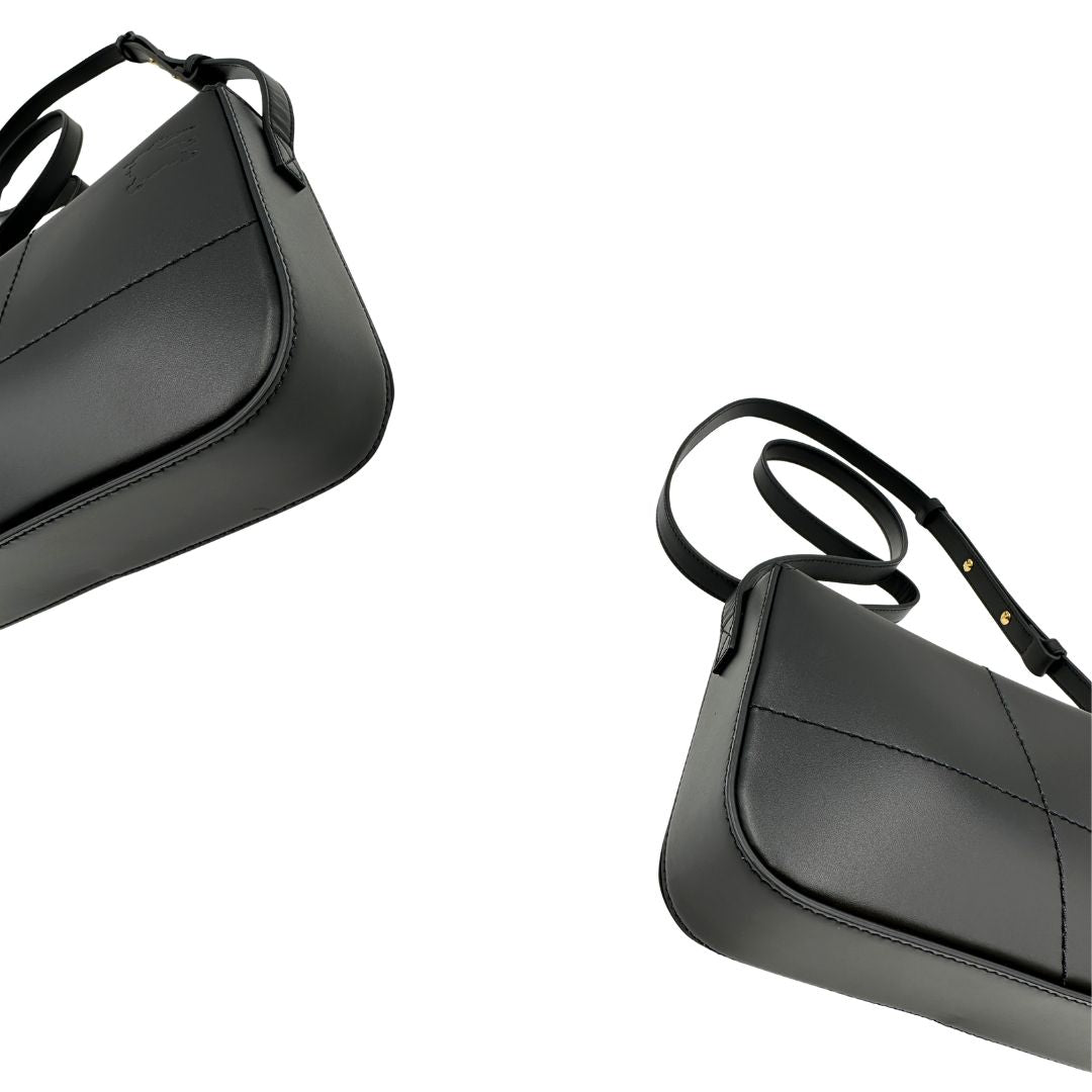 Angoli borsa Burberry in pelle era con hardware dorato e tracolla regolabile. Originale, di lusso, usata, in condizioni eccellenti. 