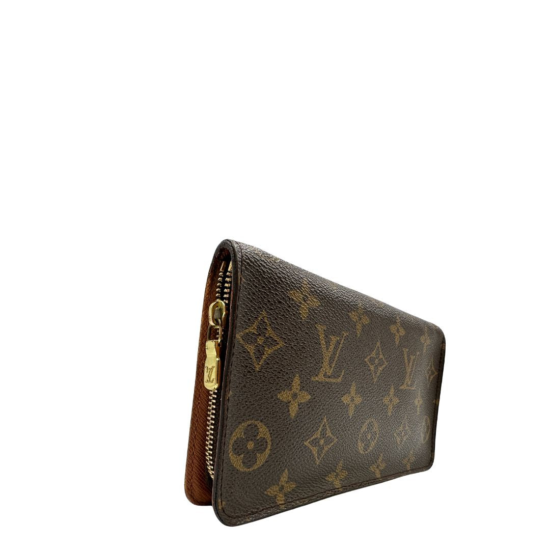 Laterale Portafoglio compatto Louis Vuitton in canvas marrone monogram, con chiusura con cerniera e parti metalliche dorate. Originale, di lusso, usato, in condizioni ottime. 
