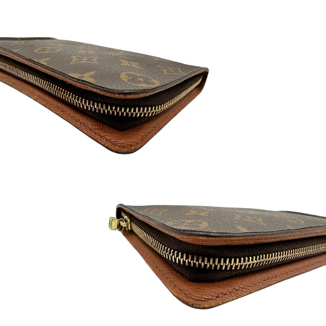 Angoli Portafoglio compatto Louis Vuitton in canvas marrone monogram, con chiusura con cerniera e parti metalliche dorate. Originale, di lusso, usato, in condizioni ottime. 