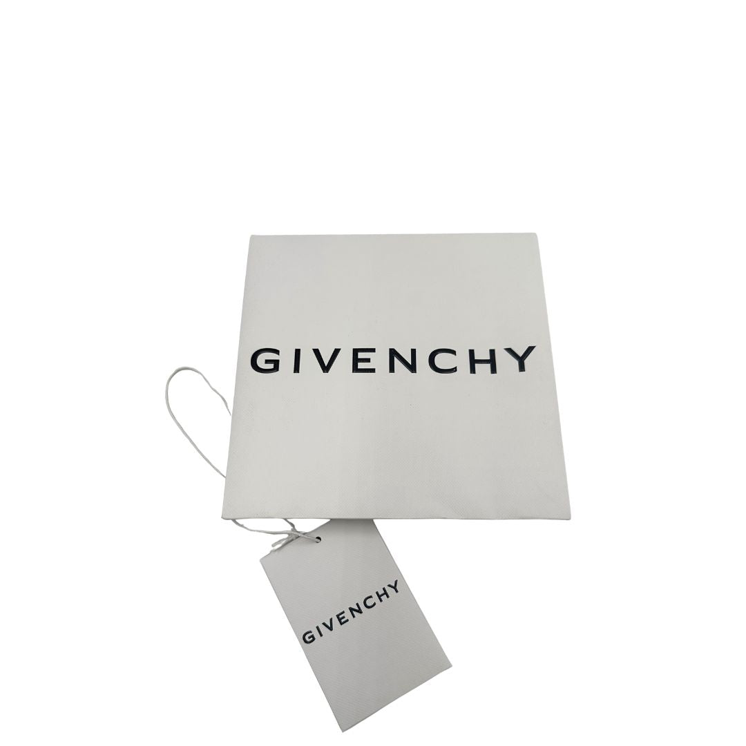 Busta e cartellino bandeau Givenchy giallo  in 100% seta con trama logo bianca. Originale, di lusso, usato, in condizioni eccellenti. 