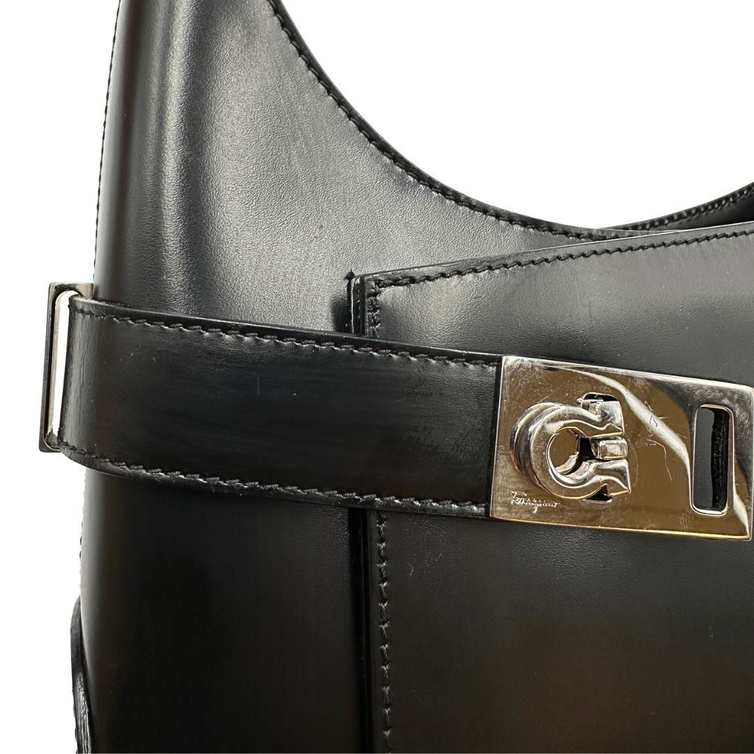 Hobo Salvatore Ferragamo nera