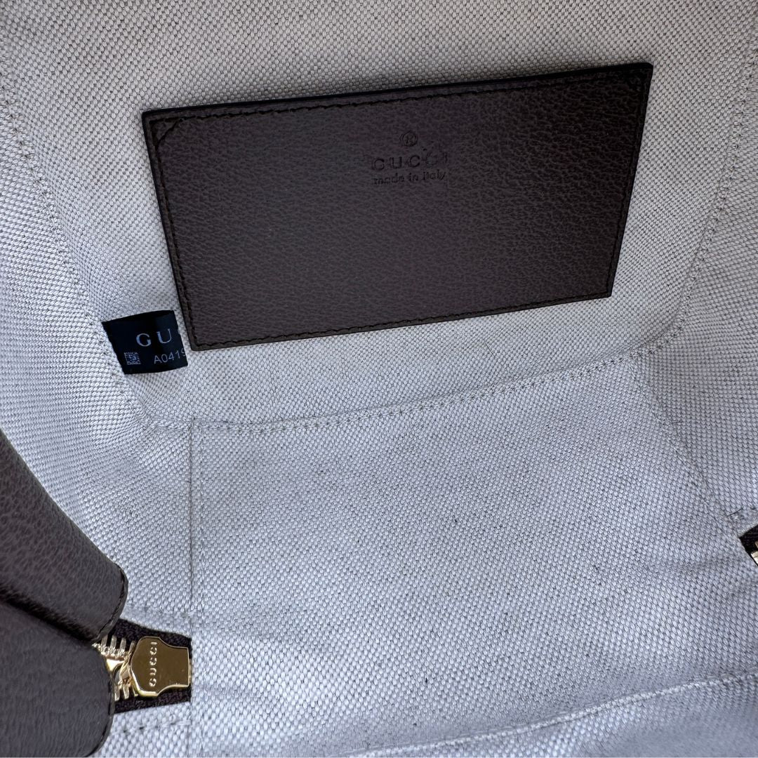 interno Borsa Gucci in canvas GG Supreme con l'iconica striscia Web verde e rossa, di lusso, originale, ottime condizioni, usata 