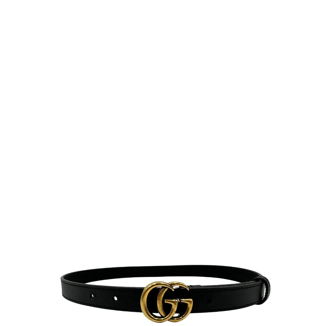 Cintura Gucci Marmont in pelle nera con fibbia GG in metallo dorato. Originale, di lusso, usata, in condizioni ottime. 