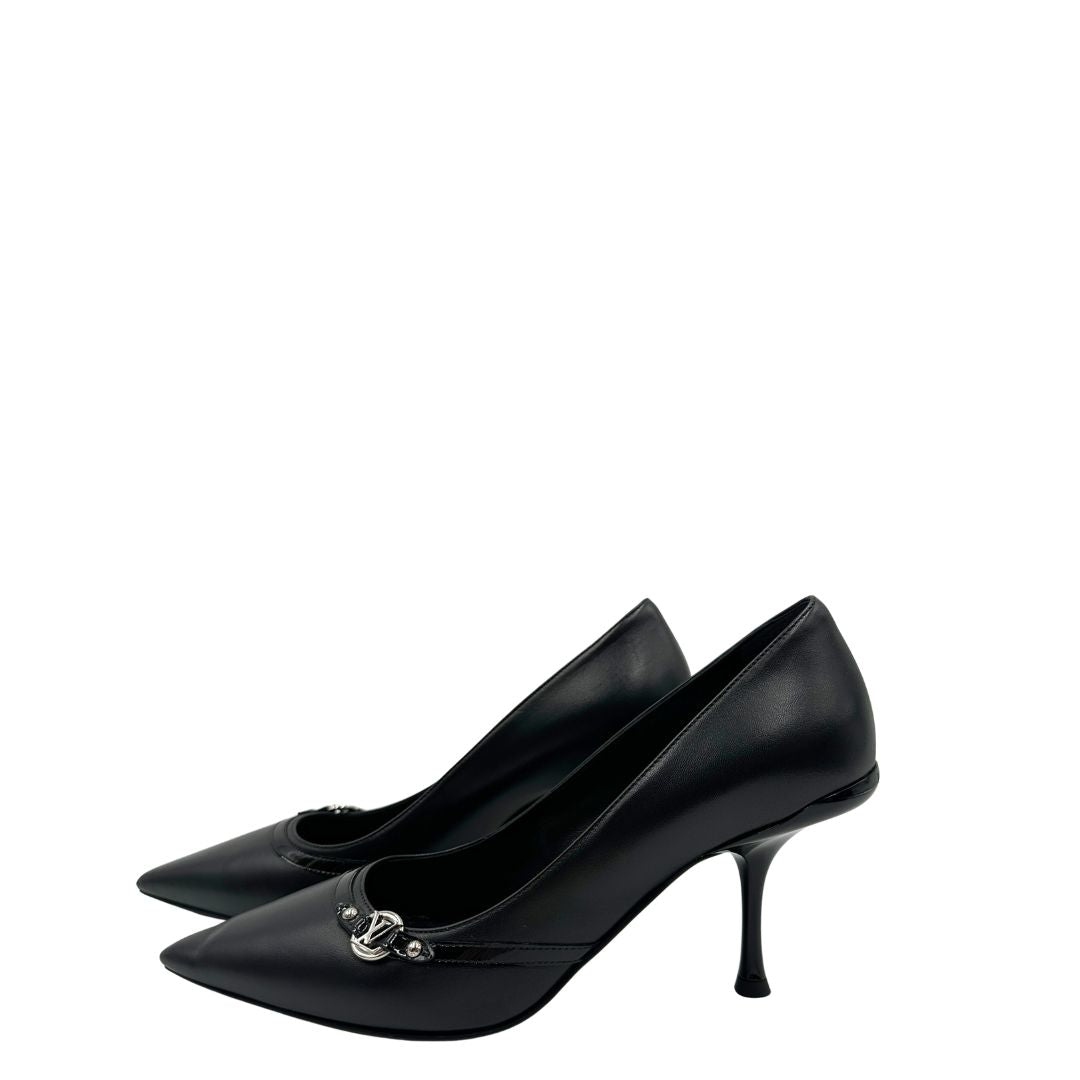 Décolleté 6AM LV in morbida pelle di agnello nera, caratterizzate dall'elegante linea affusolata a punta, di lusso, originale, usata