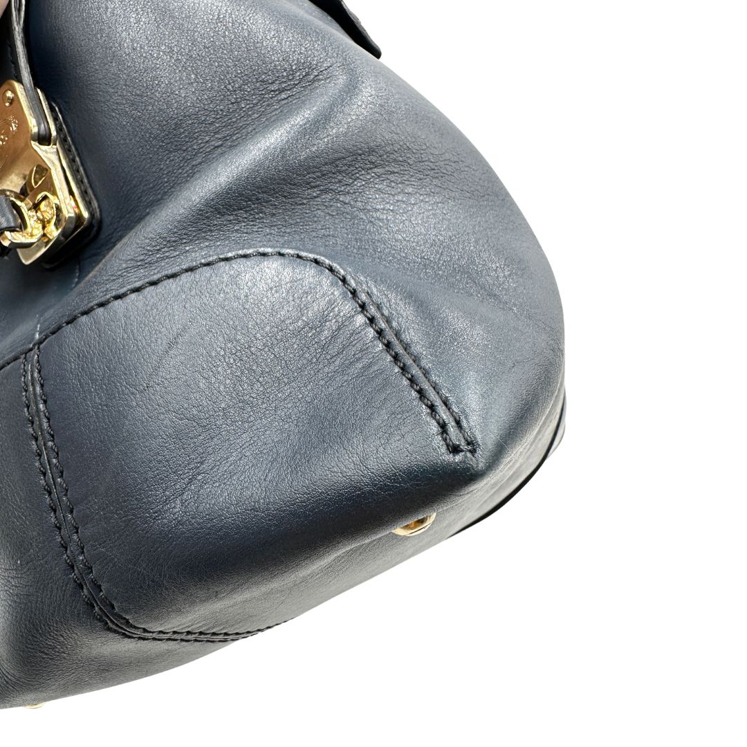 Borsa Tod's in pelle blu indossabile a tracolla, a spalla o a mano. Originale, usata, di lusso, in ottime condizioni.