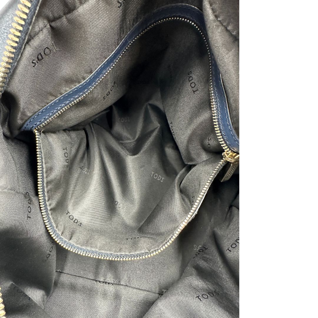 Interno tasca, Borsa Tod's in pelle blu indossabile a tracolla, a spalla o a mano. Originale, usata, di lusso, in ottime condizioni.