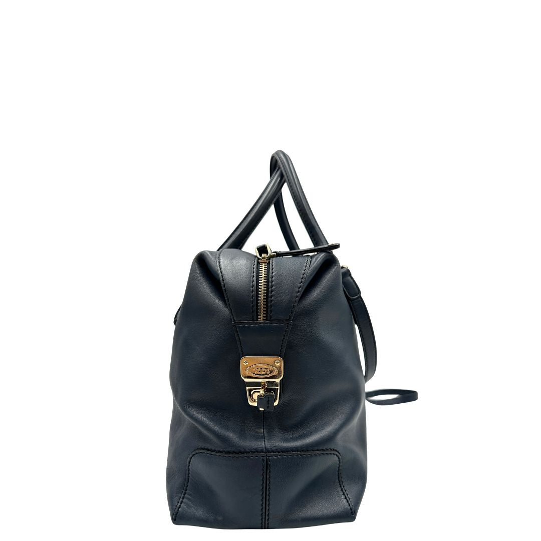 Borsa Tod's in pelle blu indossabile a tracolla, a spalla o a mano. Originale, usata, di lusso, in ottime condizioni.