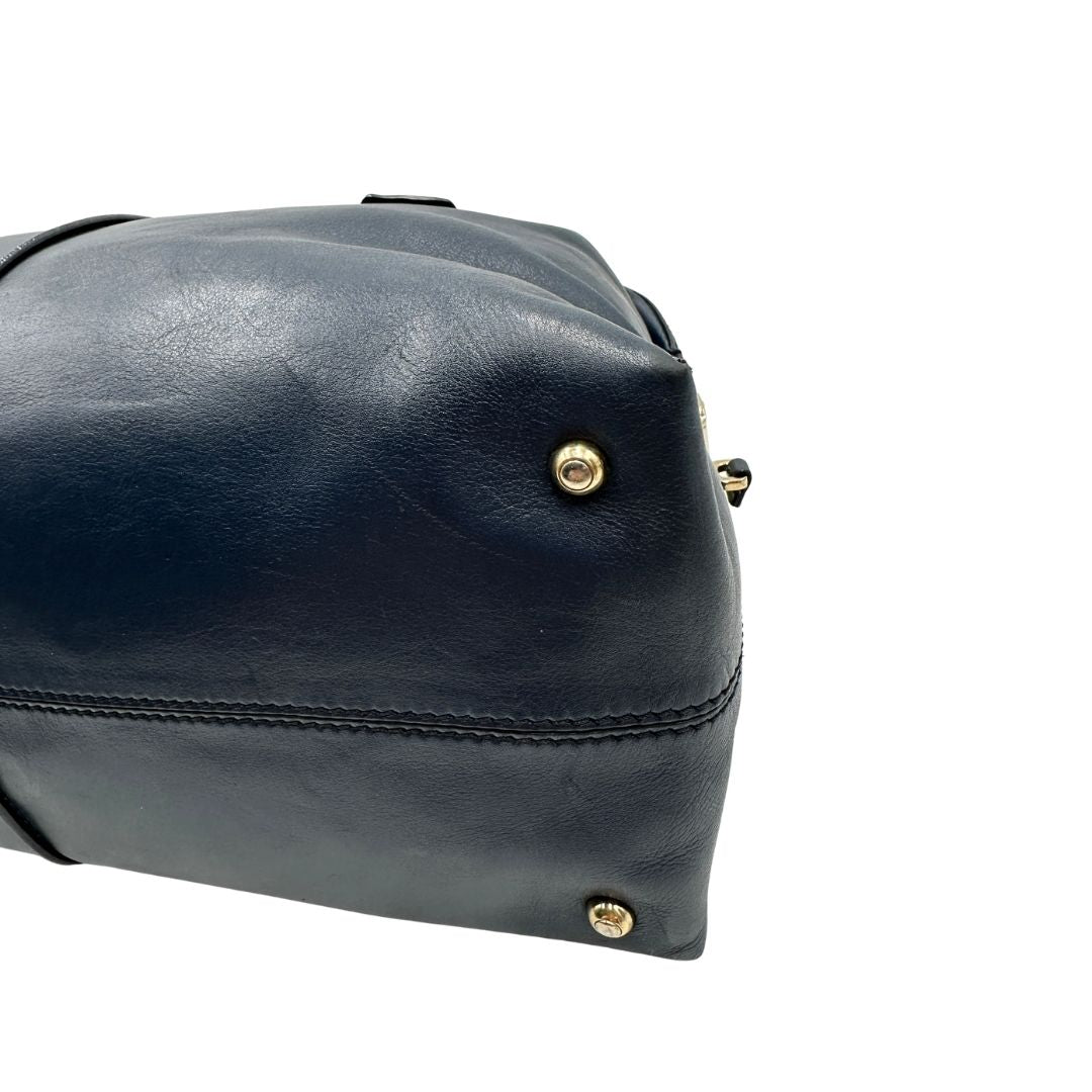 Borsa Tod's in pelle blu indossabile a tracolla, a spalla o a mano. Originale, usata, di lusso, in ottime condizioni.