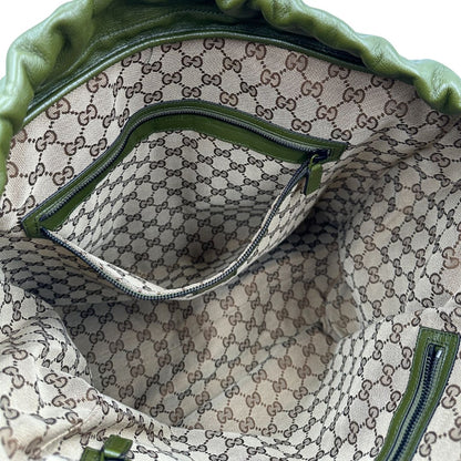 interno  Tote Gucci Monochrome Double G Drawstring in pelle verde con manici regolabili, di lusso, originale, ottime condizioni, usata