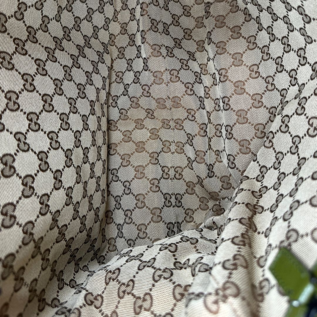 interno  Tote Gucci Monochrome Double G Drawstring in pelle verde con manici regolabili, di lusso, originale, ottime condizioni, usata