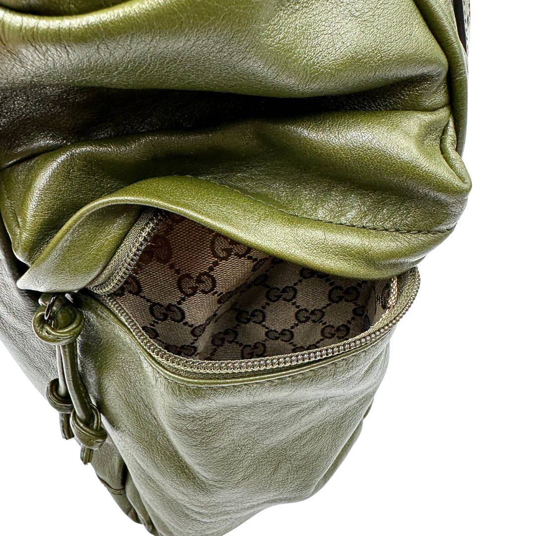 interno  Tote Gucci Monochrome Double G Drawstring in pelle verde con manici regolabili, di lusso, originale, ottime condizioni, usata