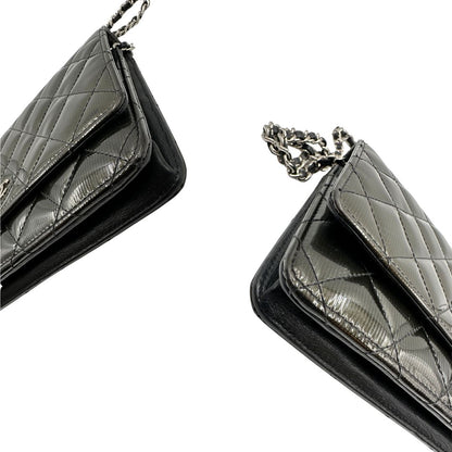 angoli WOC Chanel in pelle verniciata in trama trapuntata verde petrolio e hardware argento, di lusso, originale, ottime condizioni 