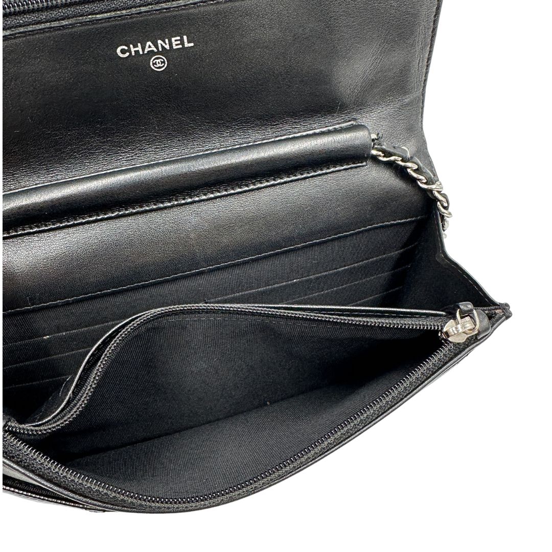 interno WOC Chanel in pelle verniciata in trama trapuntata verde petrolio e hardware argento, di lusso, originale, ottime condizioni