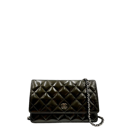 front WOC Chanel in pelle verniciata in trama trapuntata verde petrolio e hardware argento, di lusso, originale, ottime condizioni