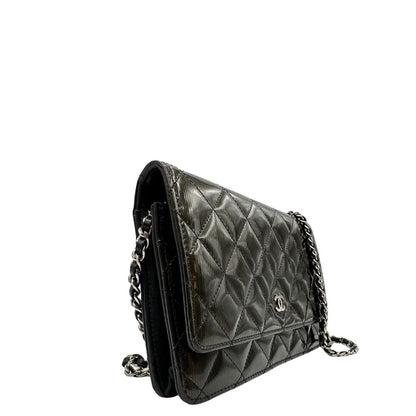lato WOC Chanel in pelle verniciata in trama trapuntata verde petrolio e hardware argento, di lusso, originale, ottime condizioni 