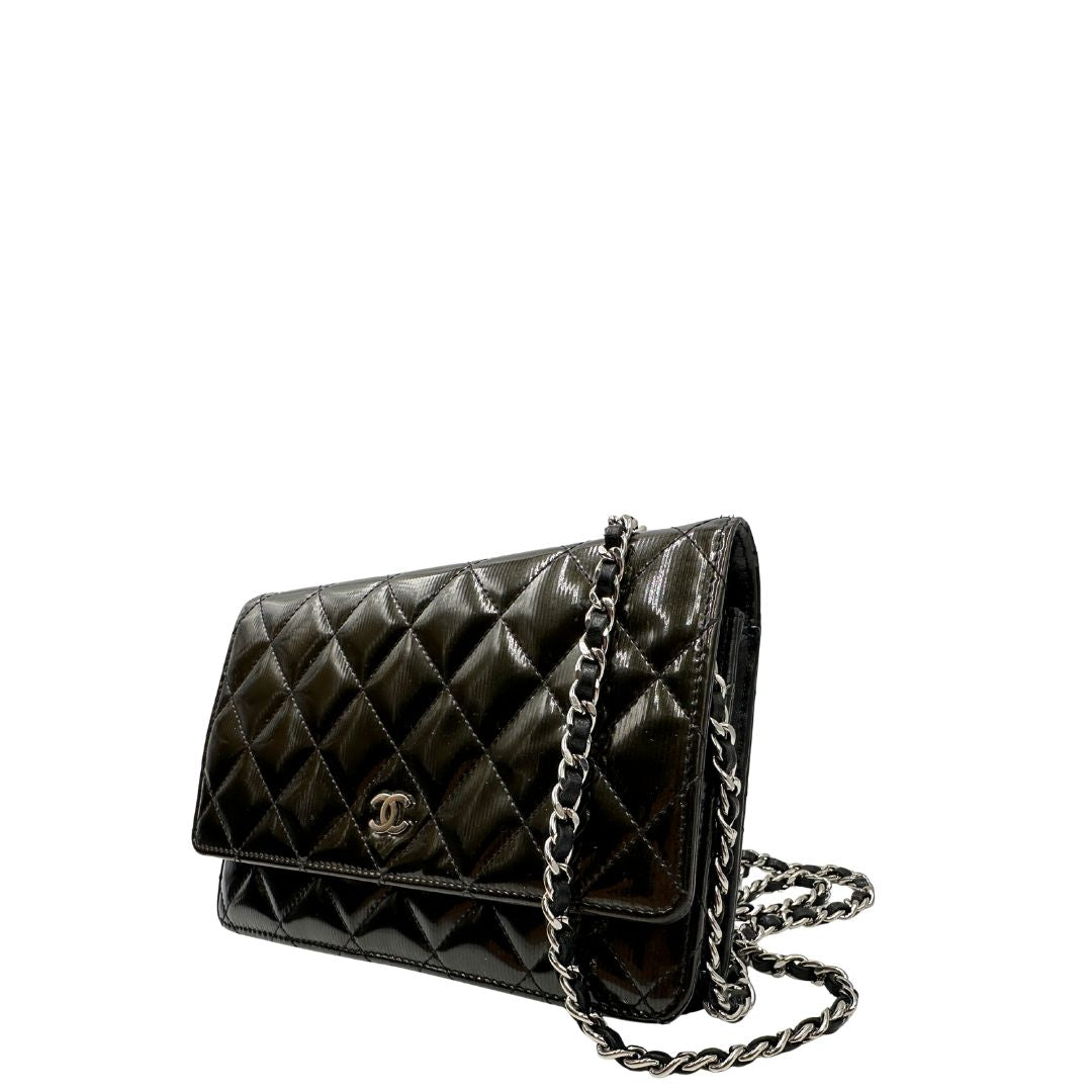 lato WOC Chanel in pelle verniciata in trama trapuntata verde petrolio e hardware argento, di lusso, originale, ottime condizioni 