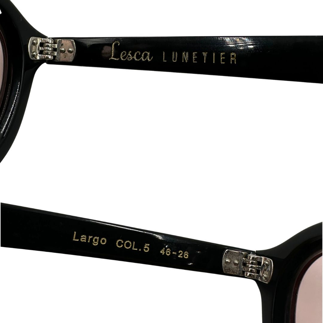 Occhiali da sole Lesca con montatura nera spessa e forma panto arrotondata. Lenti sfumate sui toni del rosa. Originali, di lusso, usati, in condizioni ottime.