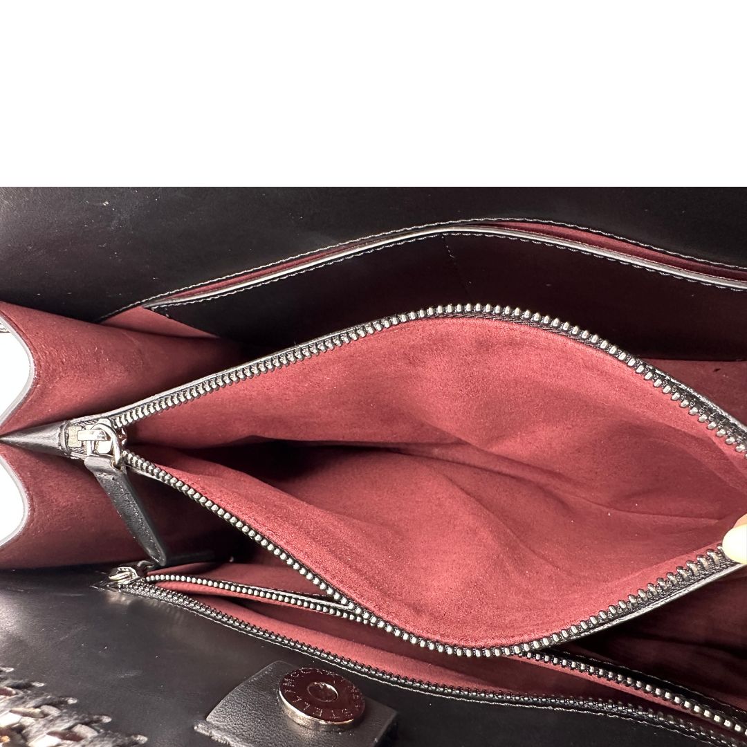 interno  Borsa Stella McCartney Falabella in pelle vegana nera con catene argentate, di lusso, originale, ottime condizioni, usata 