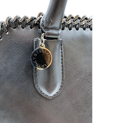  Borsa Stella McCartney Falabella in pelle vegana nera con catene argentate, di lusso, originale, ottime condizioni, usata 