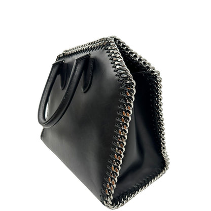 lato  Borsa Stella McCartney Falabella in pelle vegana nera con catene argentate, di lusso, originale, ottime condizioni, usata 