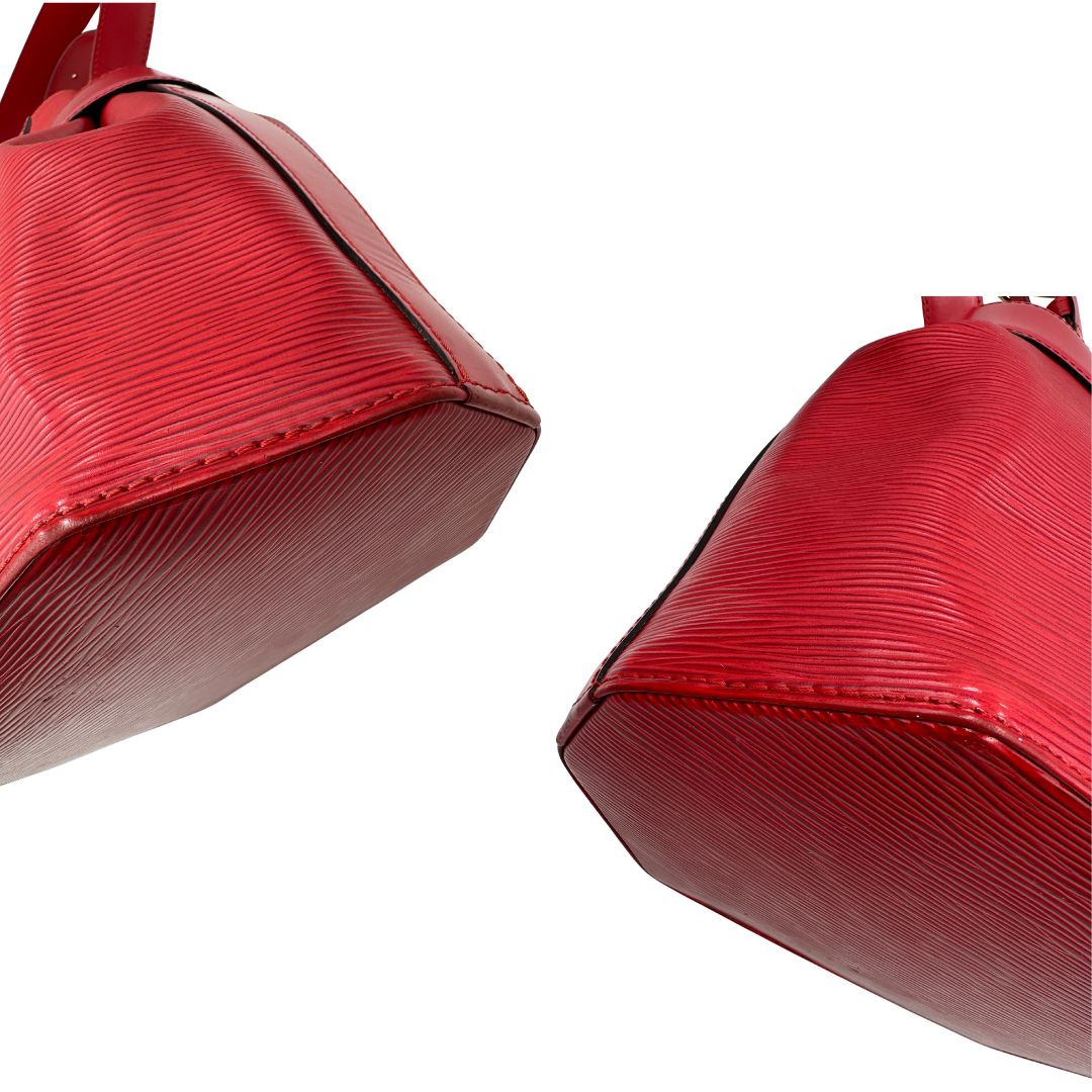 angoli Borsa realizzata nell'iconica pelle Epi di colore rosso, di lusso, originale, ottime condizioni, usata 