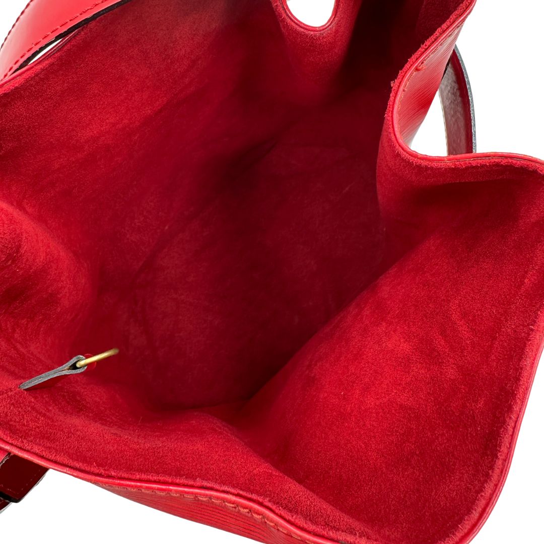 interno Borsa realizzata nell'iconica pelle Epi di colore rosso, di lusso, originale, ottime condizioni, usata