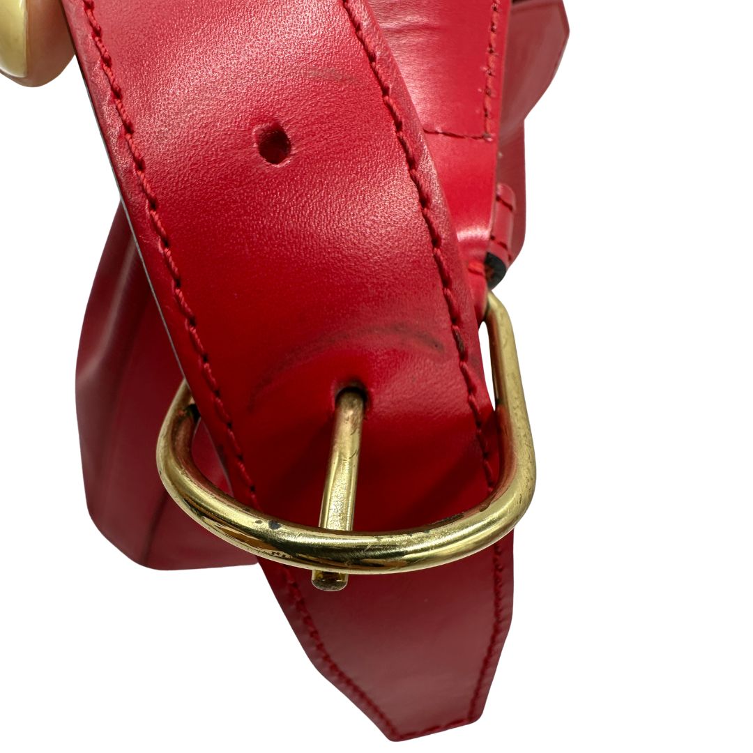 Borsa realizzata nell'iconica pelle Epi di colore rosso, di lusso, originale, ottime condizioni, usata